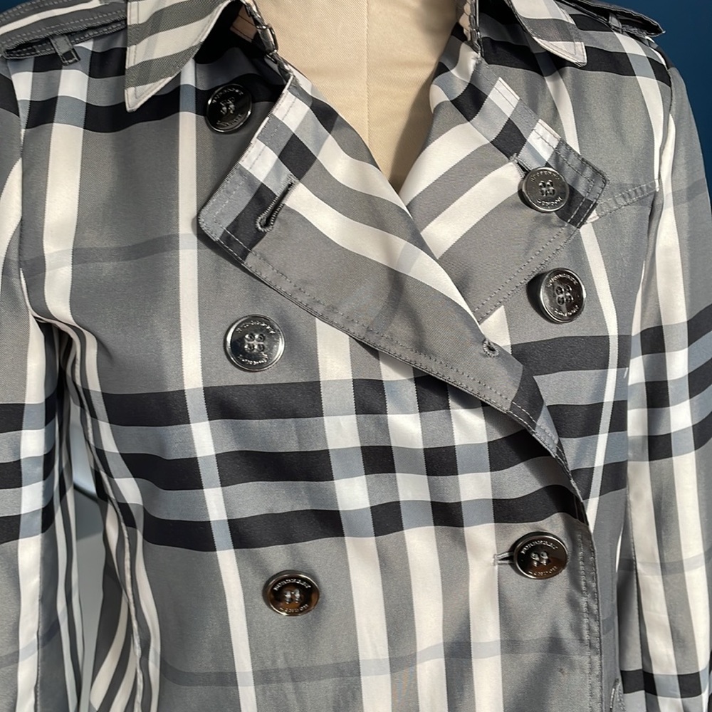 Burberry rain coat - Picture 2 of 6